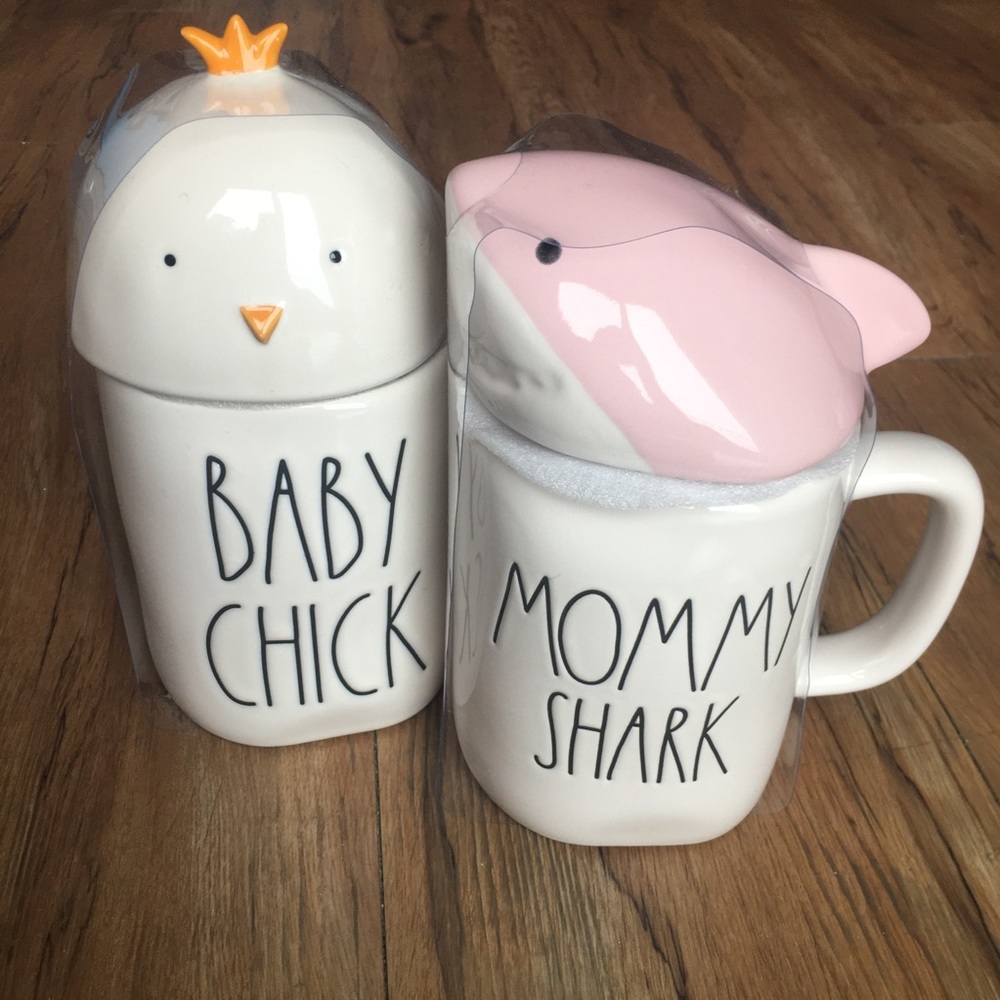 New Rae Dunn Baby Chick Mommy Shark Mug w/ Lid Set - Picture 1 of 11